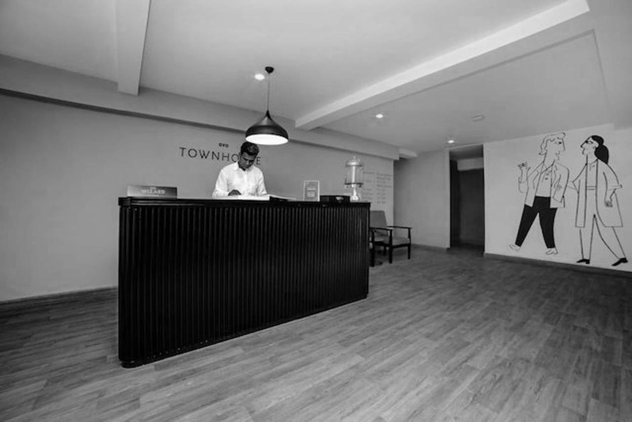 Готель Townhouse Sohna Road 2 Ґурґаон Екстер'єр фото